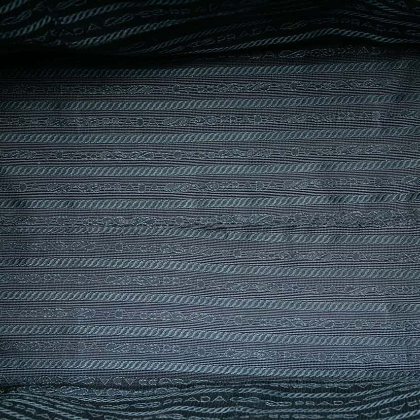 Prada Saffiano Lux Shopping Tote Blue Leather Very good condition - Model View