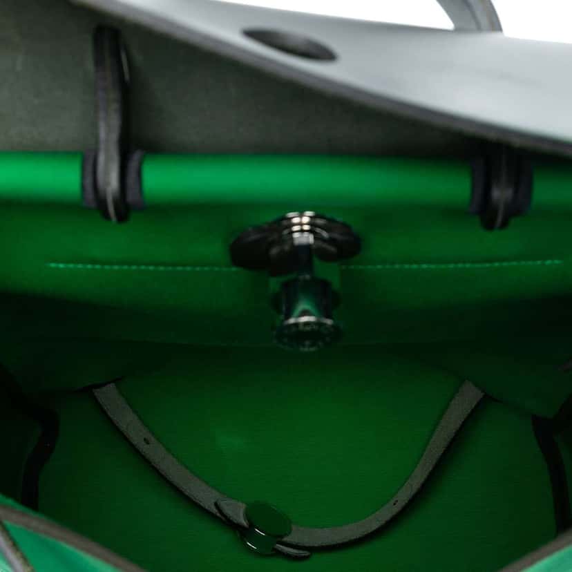 Hermès Toile Herbag A Dos Zip Retourne Backpack Green Canvas Good condition - Model View