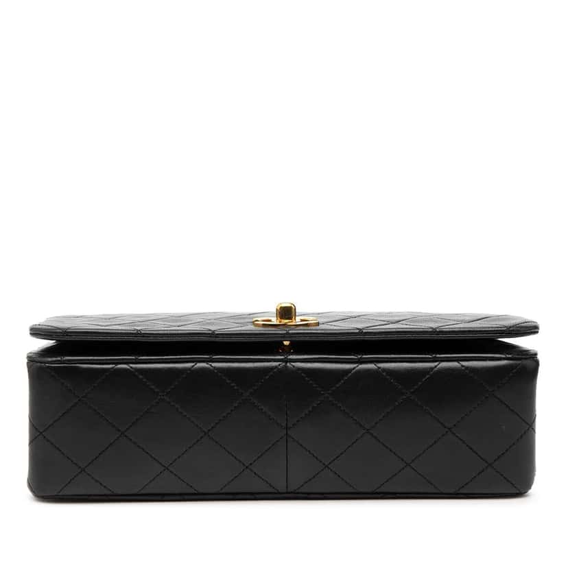 Chanel Medium Quilted Lambskin Full Flap Black Leather Good condition - Inside View