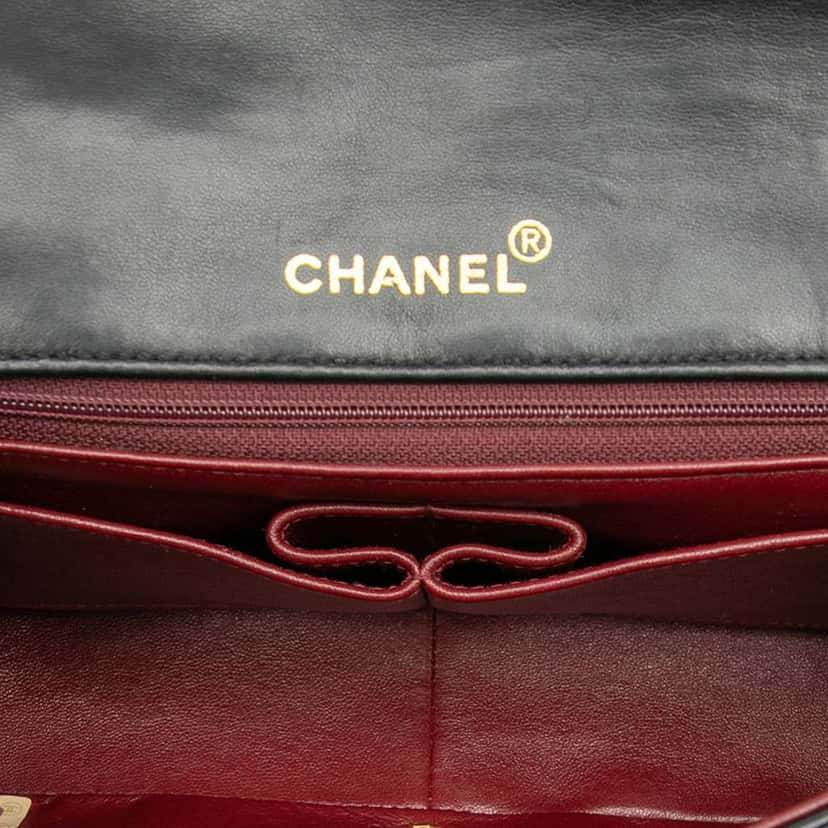 Chanel Medium Quilted Lambskin Full Flap Black Leather Good condition - Model View