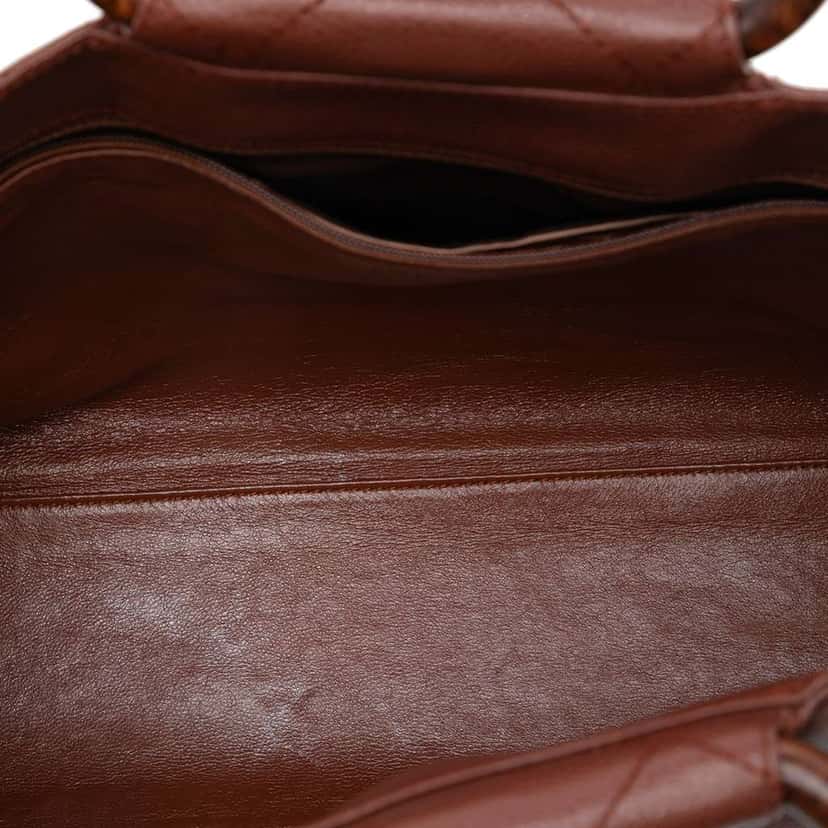 Chanel CC Quilted Caviar Tortoise Top Handle Bag Brown Leather Good condition - Model View