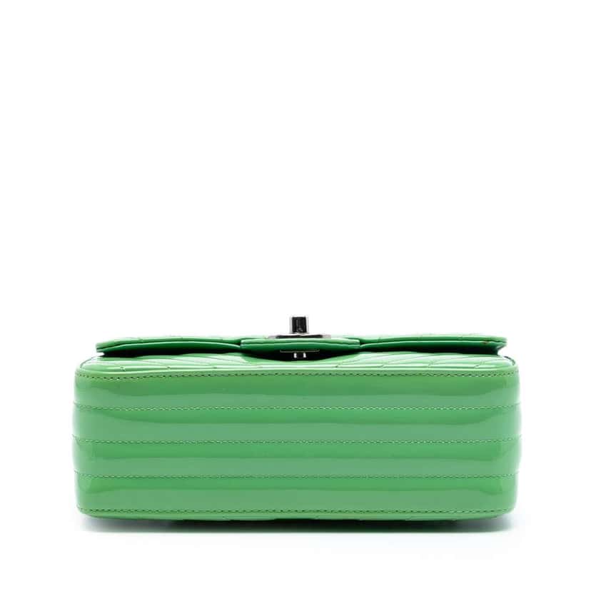 Chanel Mini Rectangular Classic Chevron Patent Single Flap Green Leather Good condition - Inside View