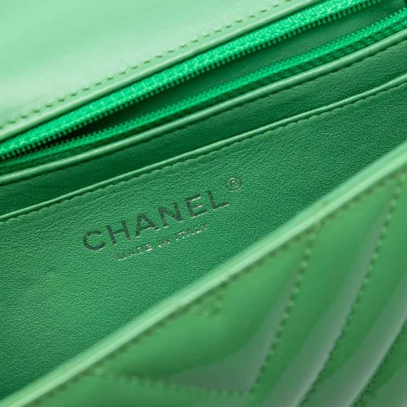 Chanel Mini Rectangular Classic Chevron Patent Single Flap Green Leather Good condition - Box View