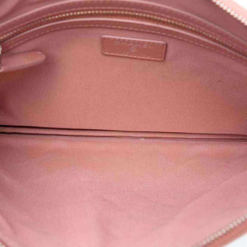 Chanel Medium CC Quilted Aged Calfskin Ombre O Case Clutch Pink Leather Good condition - Model View