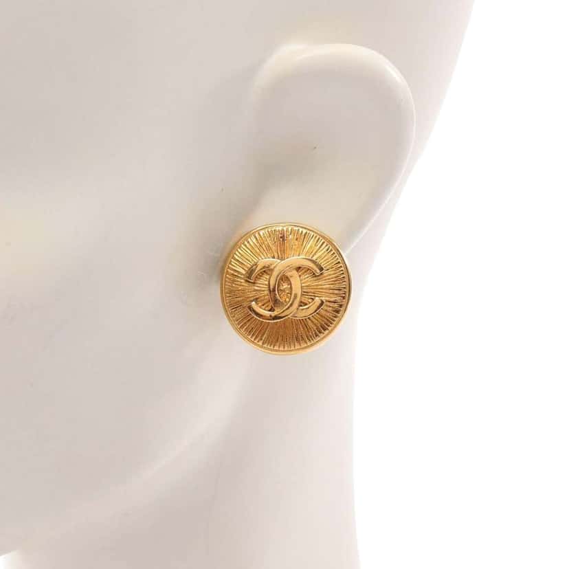 Chanel CC Gold Plated Button Clip On Earrings Gold Metal Good condition - Box View