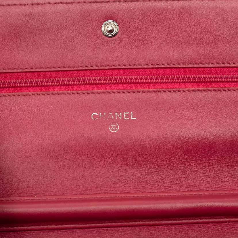 Chanel CC Embossed Patent Camellia Wallet On Chain Pink Leather Good condition - Box View