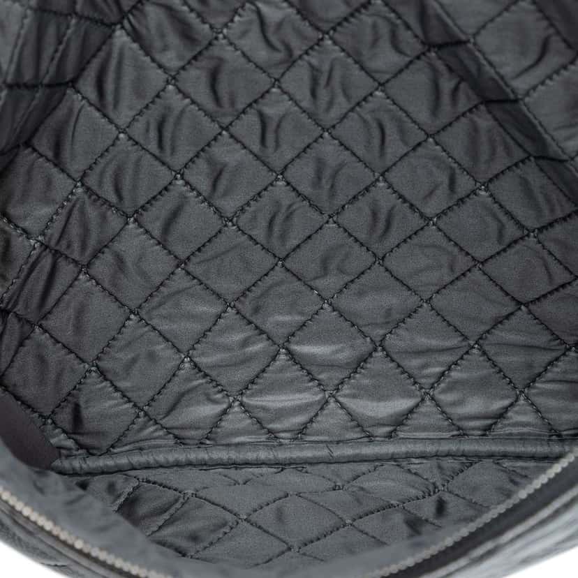 Chanel Large Quilted Iridescent Patent O Case Clutch Black Leather Very good condition - Model View