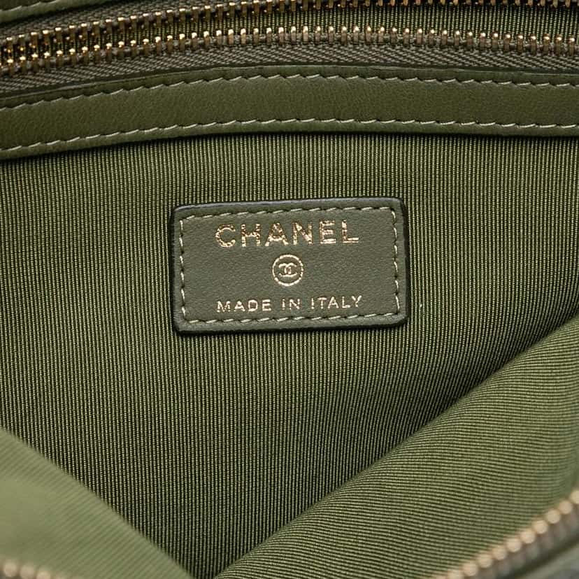 Chanel Medium Chevron Caviar O Case Clutch Green Leather Good condition - Box View
