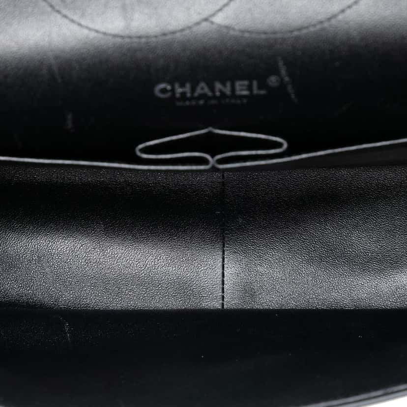 Chanel Jumbo Classic Patent Double Flap Black Leather Good condition - Model View