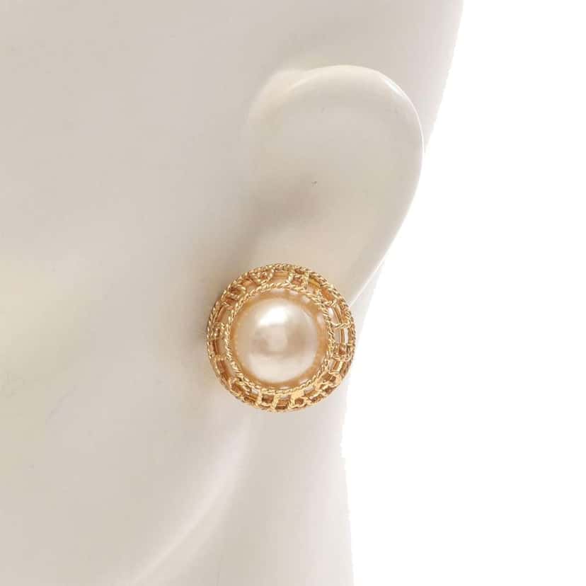 Chanel Gold Plated Faux Pearl Logo Clip On Earrings Gold Metal Good condition - Model View