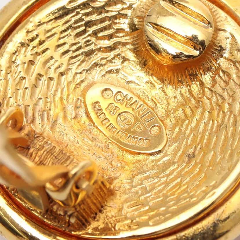Chanel CC Gold Plated Button Clip On Earrings Gold Metal Good condition - Model View