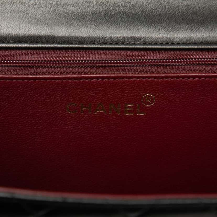 Chanel Medium CC Quilted Lambskin Single Flap Black Leather Good condition - Box View