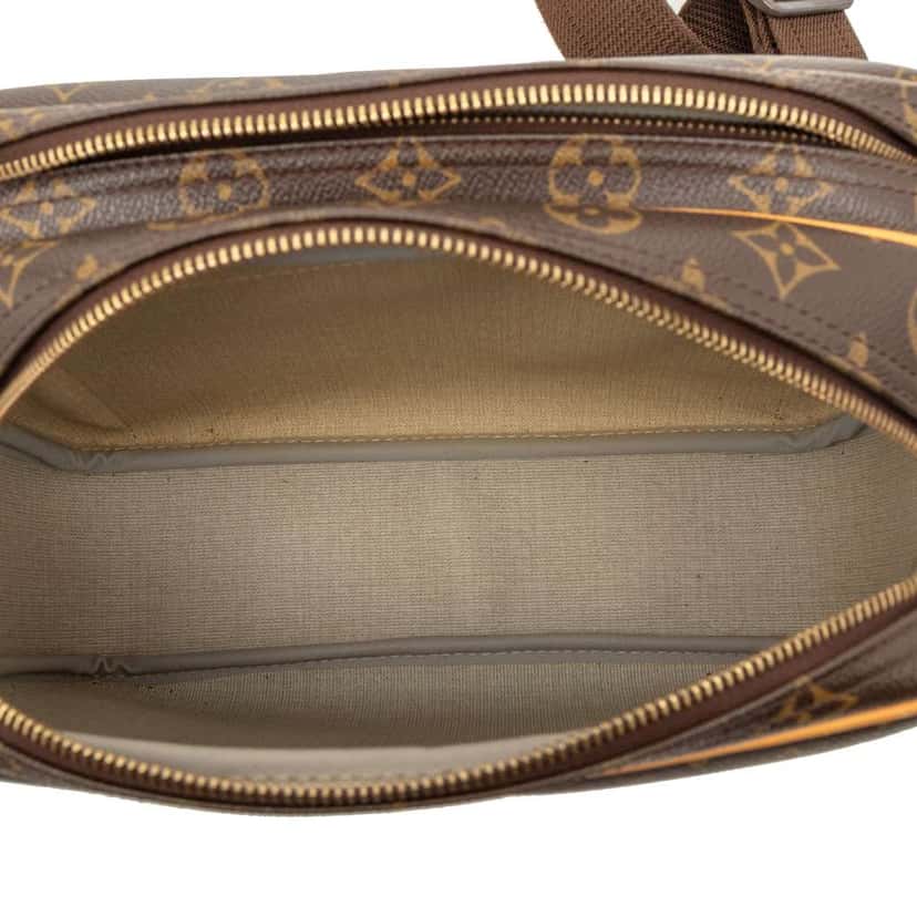 Louis Vuitton Monogram Reporter PM Brown Very good condition - Model View