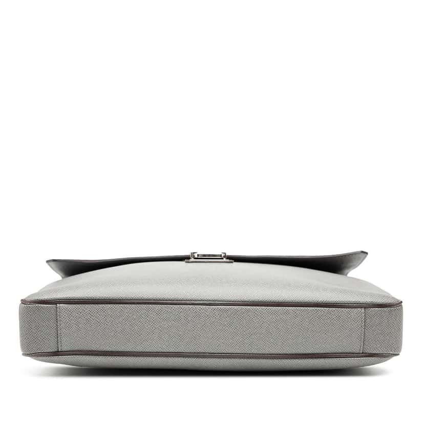 Louis Vuitton Taiga Vassili GM Grey Leather Good condition - Inside View