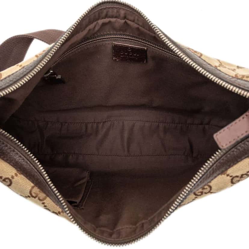 Gucci GG Canvas Crossbody Brown Canvas Good condition - Model View