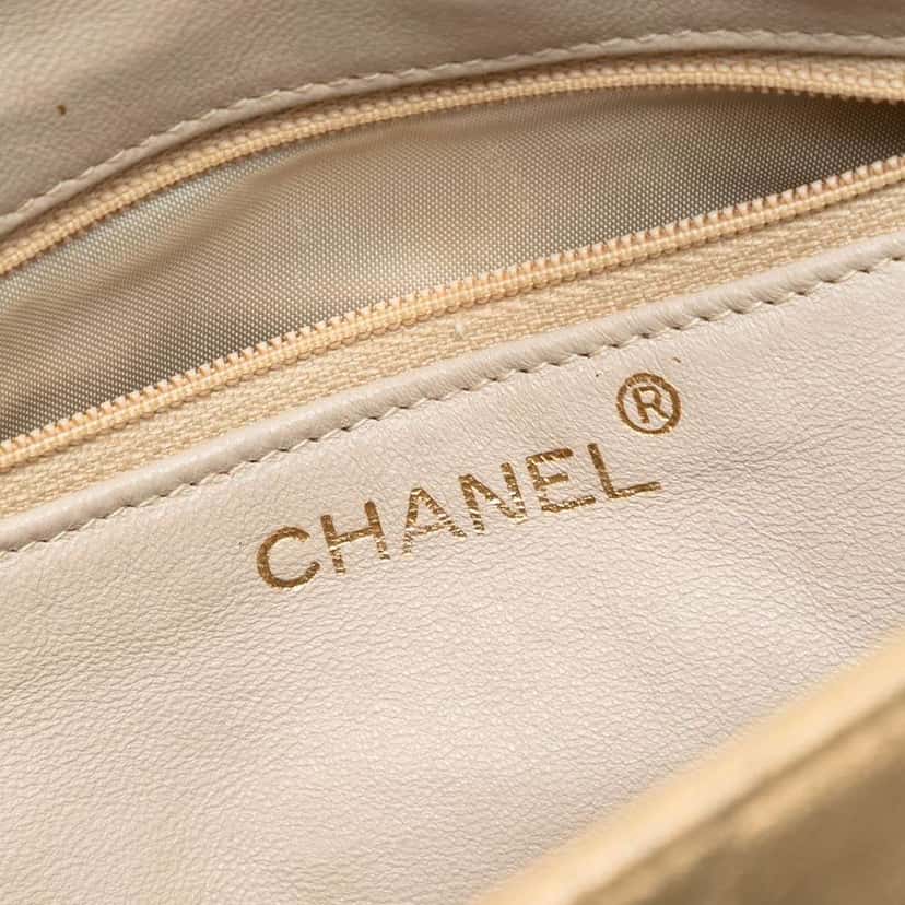 Chanel Quilted Lambskin CC Fold Over Crossbody Gold Leather Good condition - Box View