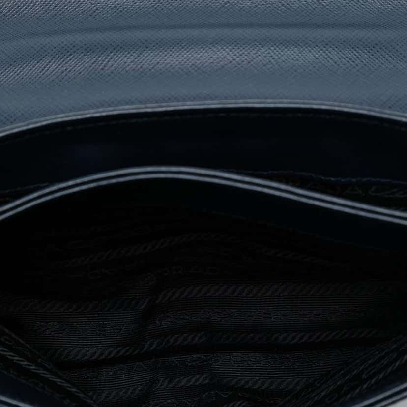 Prada Saffiano and City Calf Chain Crossbody Blue Leather Very good condition - Model View