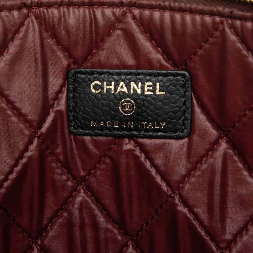 Chanel Large Quilted Caviar O Case Clutch Black Leather Very good condition - Box View