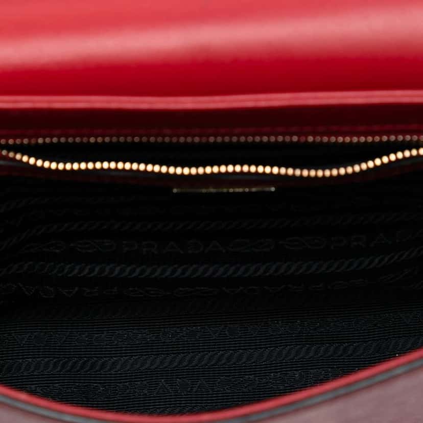 Prada Saffiano Lux Embleme Crossbody Red Leather Good condition - Model View