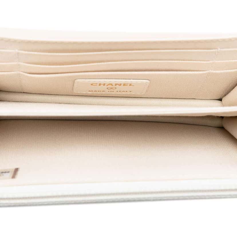 Chanel Mini Quilted Lambskin Trendy CC Wallet On Chain White Leather Good condition - Model View