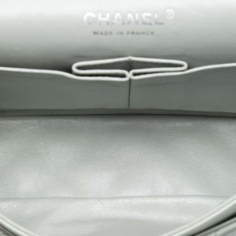 Chanel Medium Classic Caviar Double Flap Grey Leather Very good condition - Model View