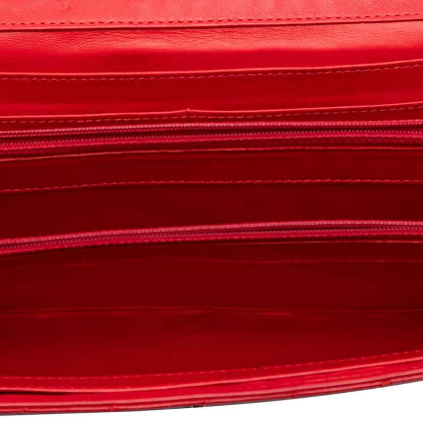 Chanel Classic Lambskin East West Wallet on Chain Red Leather Good condition - Model View