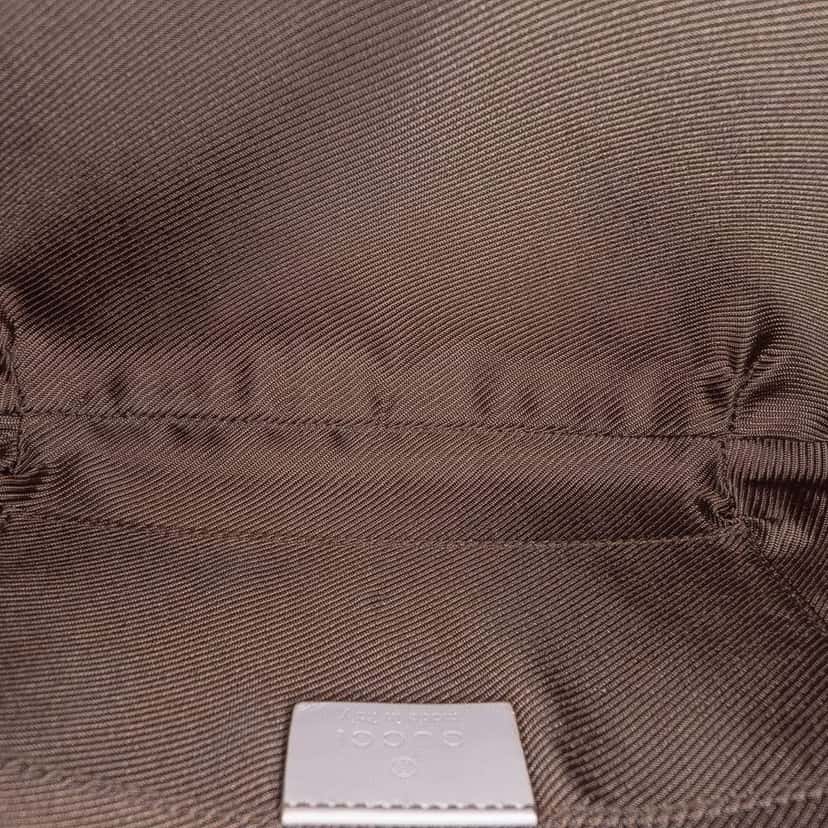 Gucci GG Canvas Shoulder Bag Purple Canvas Good condition - Model View