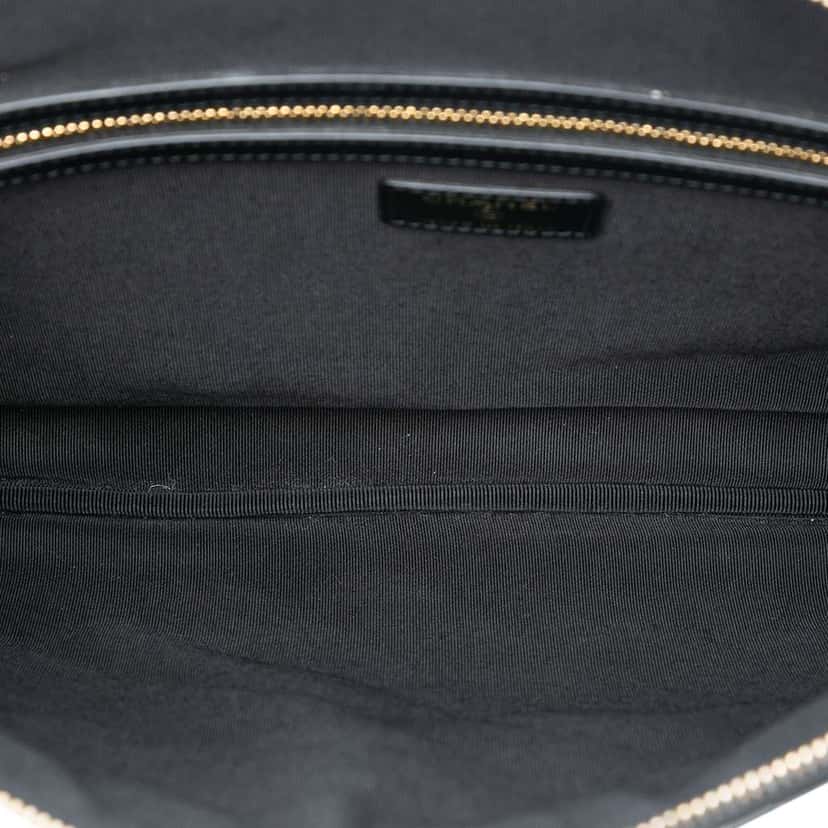 Chanel Large Quilted Patent O Case Clutch Black Leather Good condition - Model View