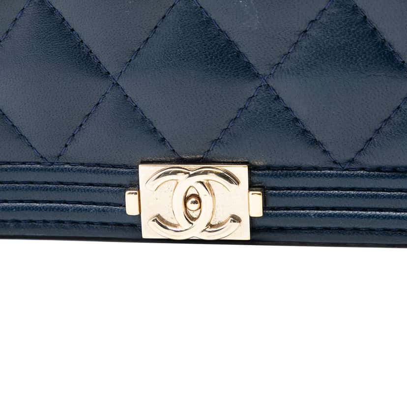 Chanel Quilted Lambskin Boy Wallet On Chain Blue Leather Very good condition - Box View