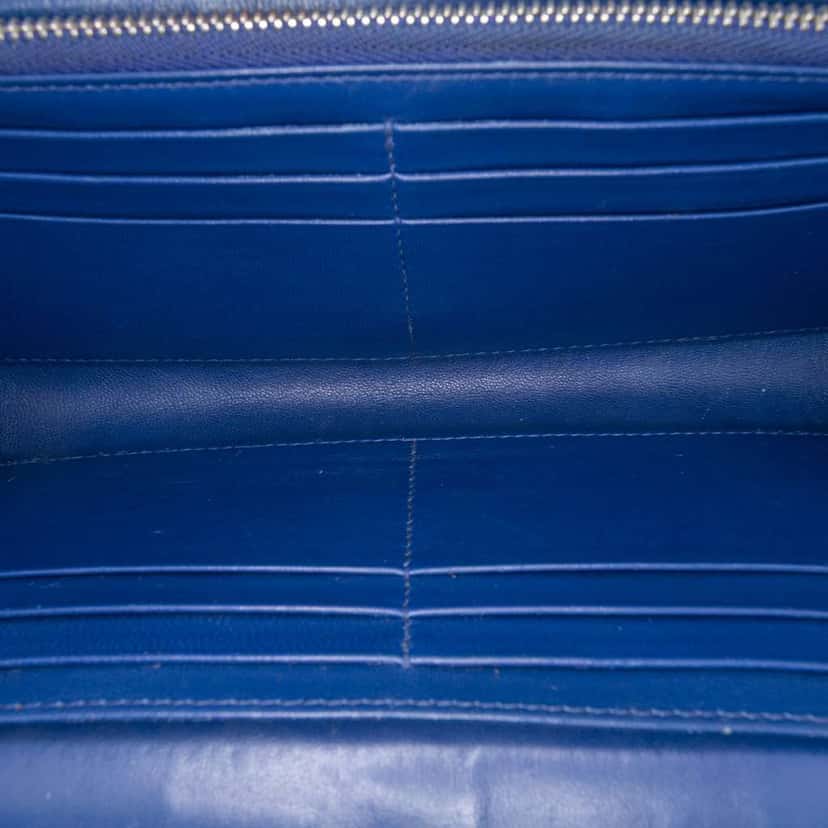 Dior Grained Calfskin Diorama Croisiere Wallet on Chain Blue Leather Good condition - Model View