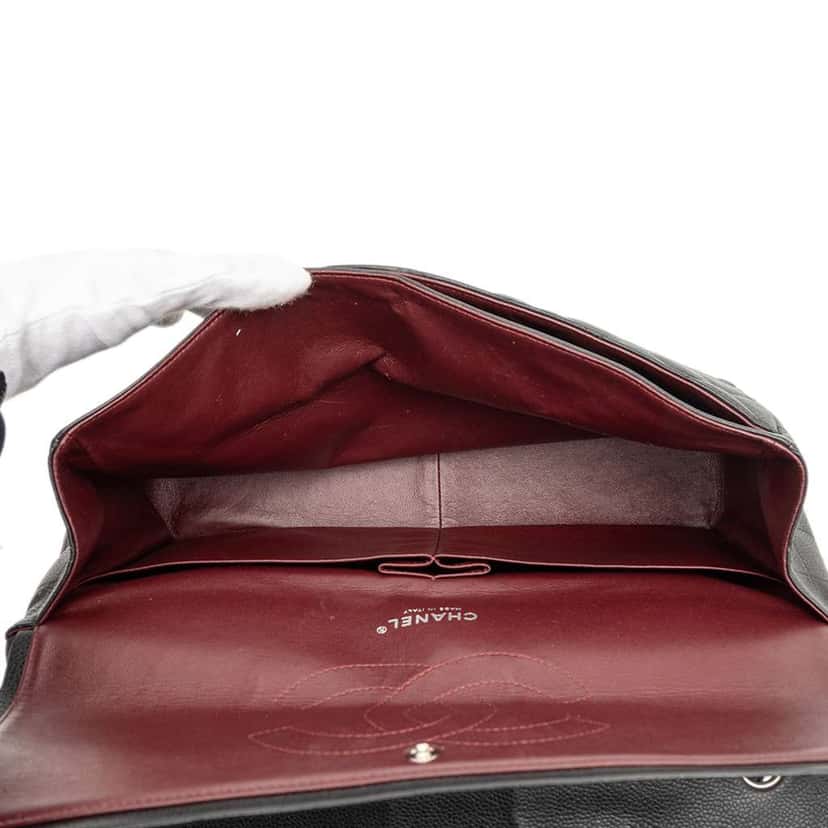 Chanel Maxi Classic Caviar Double Flap Black Leather Very good condition - Model View