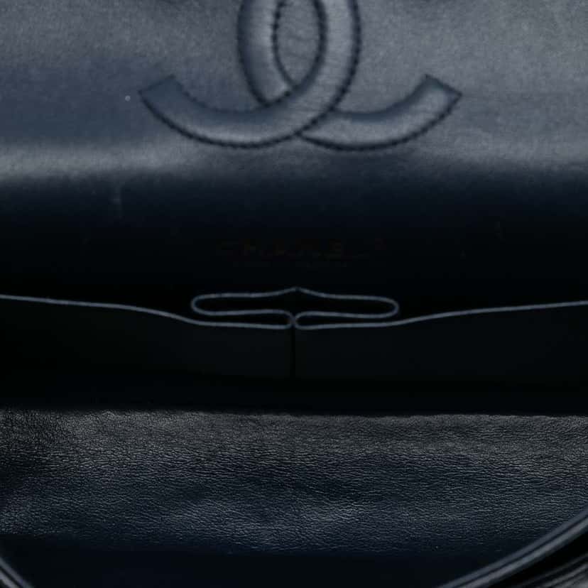 Chanel Medium Classic Caviar Double Flap Blue Leather Good condition - Model View