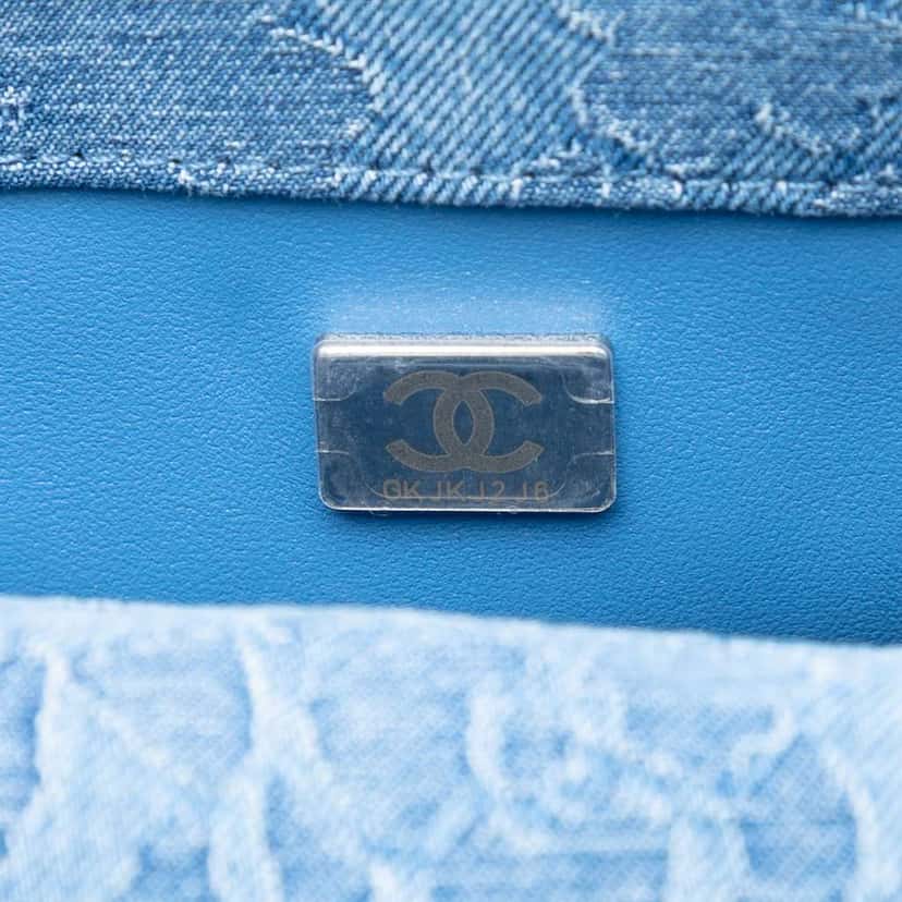 Chanel Mini Quilted Denim Camellia Sweetheart Flap Blue Denim Good condition - Box View