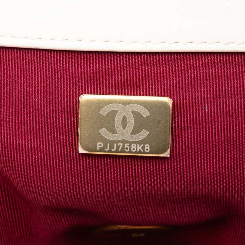 Chanel Medium Lambskin 19 Flap White Leather Very good condition - Box View