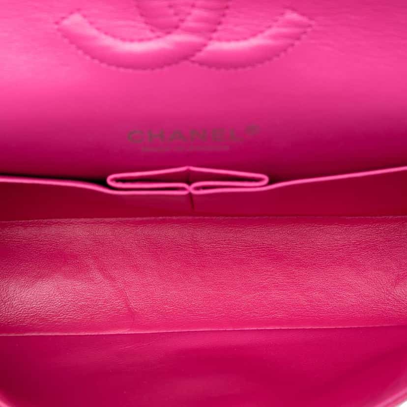 Chanel Medium Classic Caviar Double Flap Pink Leather Very good condition - Model View