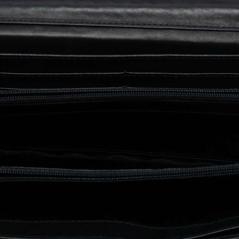 Chanel CC Quilted Patent East West Wallet On Chain Black Leather Good condition - Model View