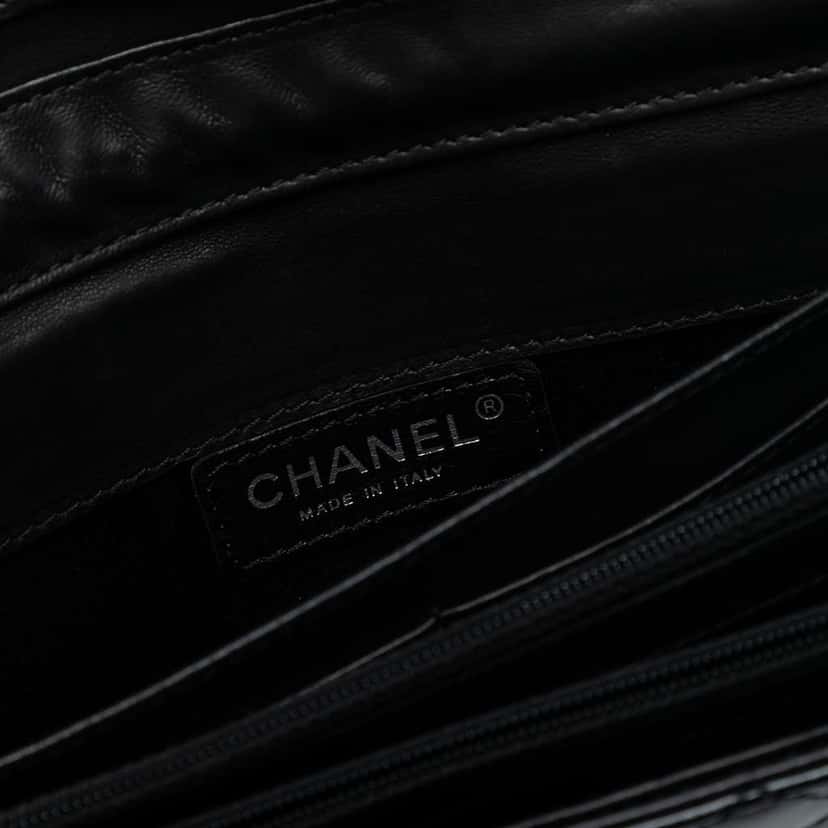 Chanel CC Quilted Patent East West Wallet On Chain Black Leather Good condition - Box View