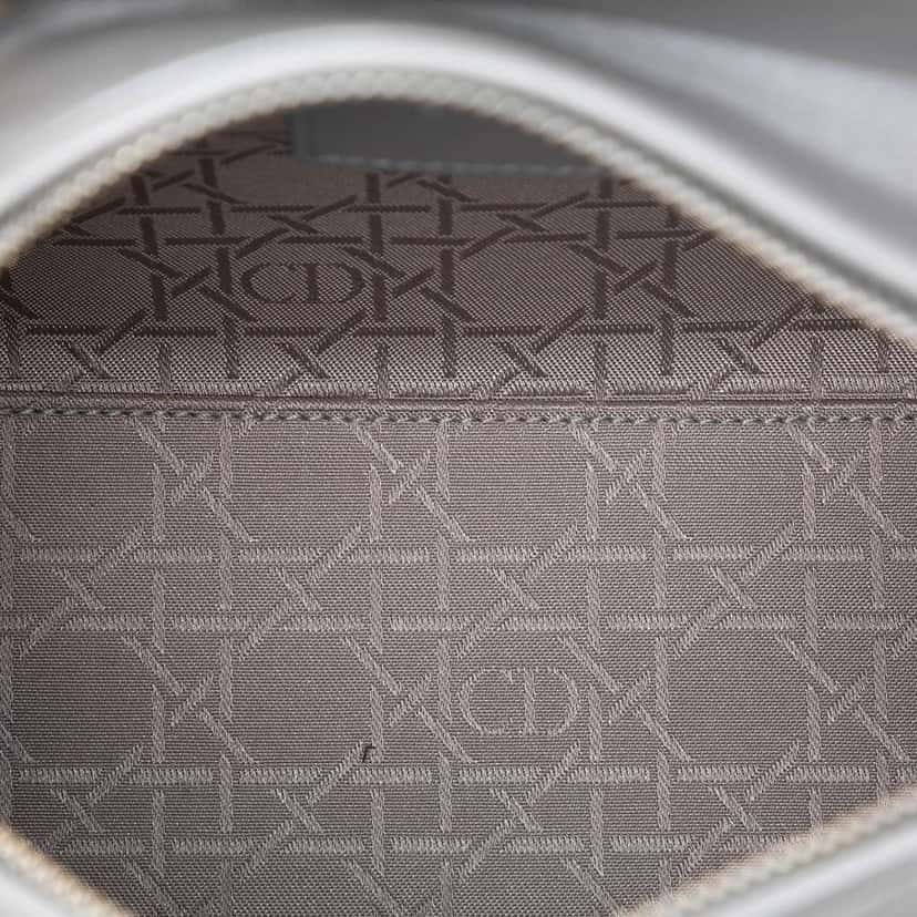 Dior Medium Pearlescent Lambskin Cannage Lady Dior Grey Leather Good condition - Model View