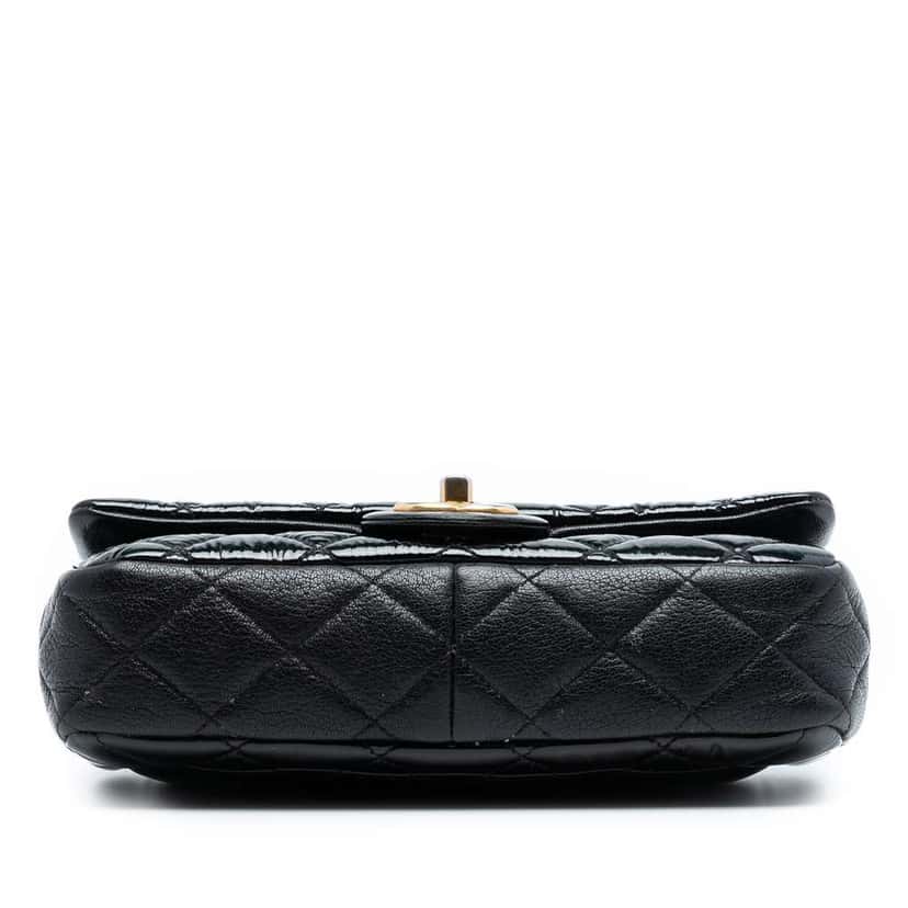 Chanel Paris-Salzburg Small Patent and Goatskin CC Eyelet Flap Black Leather Good condition - Inside View