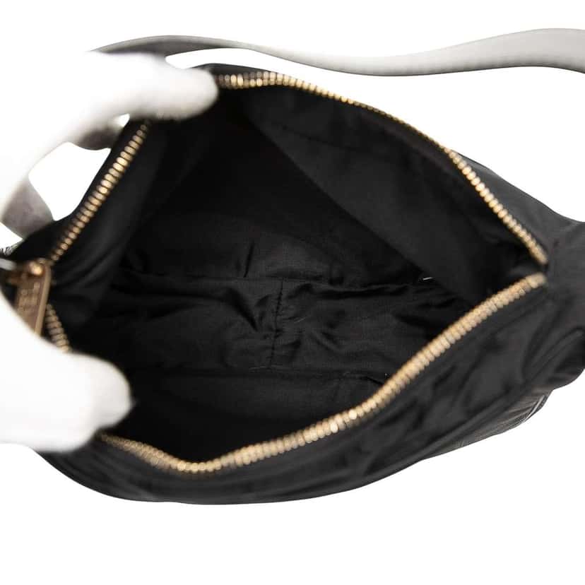 Chanel New Travel Line Nylon handbag Black Good condition - Model View