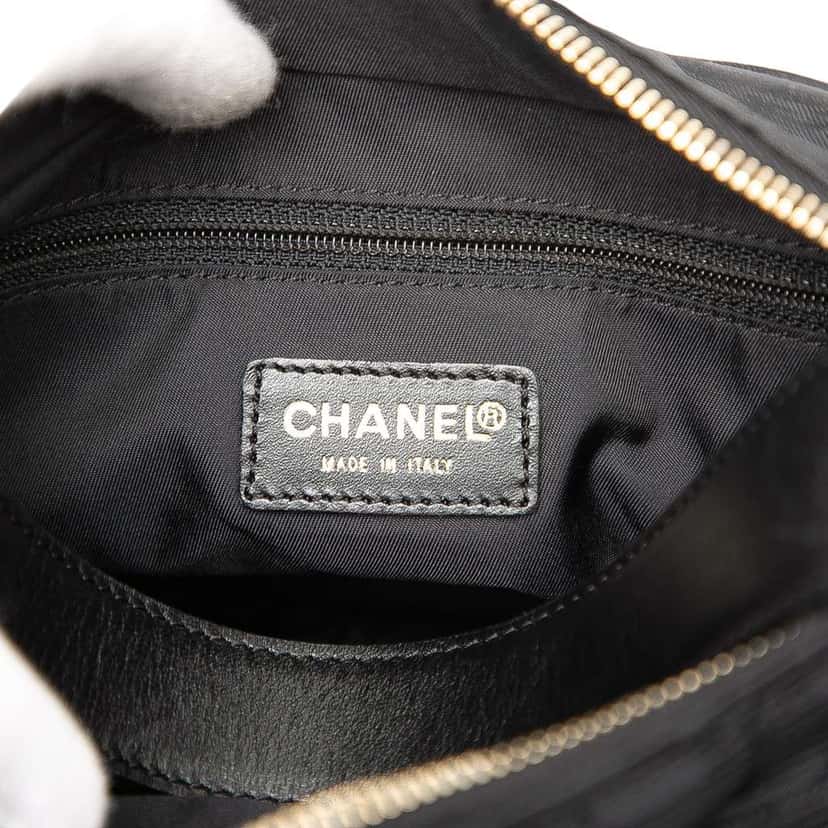 Chanel New Travel Line Nylon handbag Black Good condition - Box View