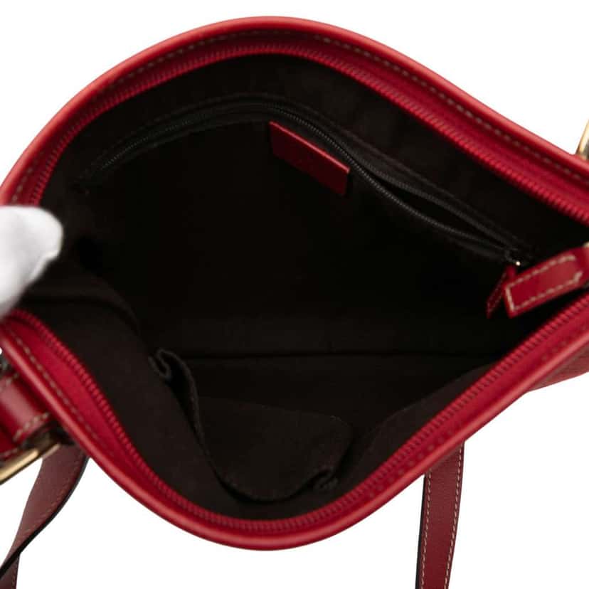 Gucci GG Canvas Crossbody Red Canvas Very good condition - Model View