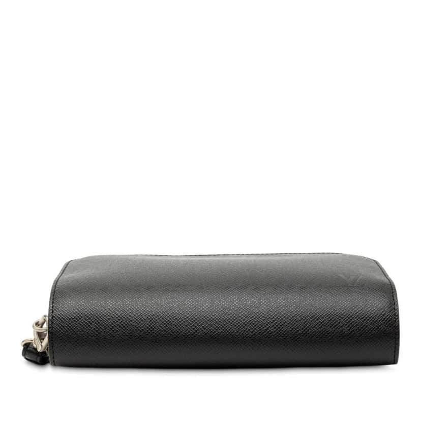 Louis Vuitton Taiga Pochette Baikal Black Leather Good condition - Inside View