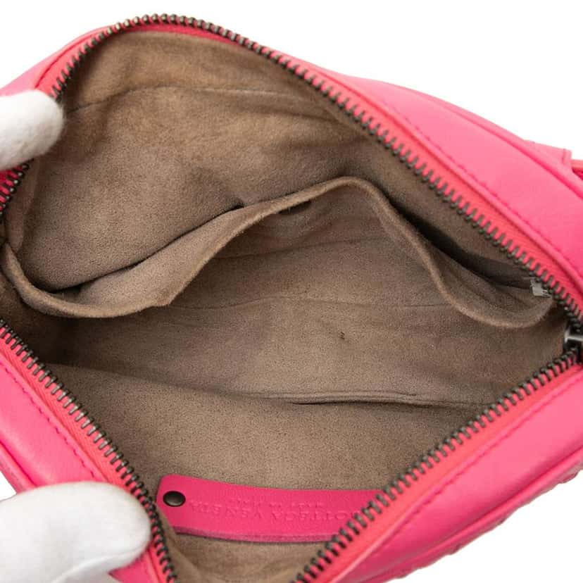 Bottega Veneta Nappa Intrecciato Belt Bag Pink Leather Very good condition - Model View