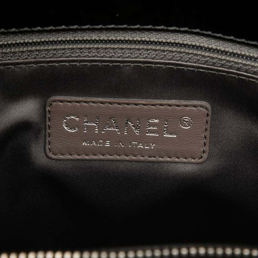 Chanel CC Crinkled Calfskin Chain Shopping Tote Black Leather Very good condition - Box View