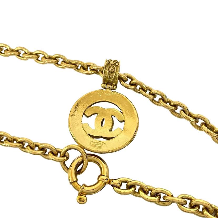 Chanel CC Gold Plated Medallion Chain Necklace Gold Metal Very good condition - Model View