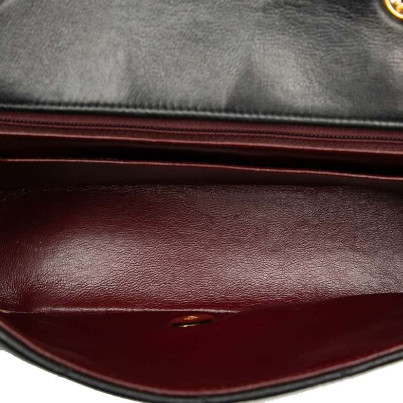 Chanel Small Lambskin Diana Flap Black Leather Good condition - Model View