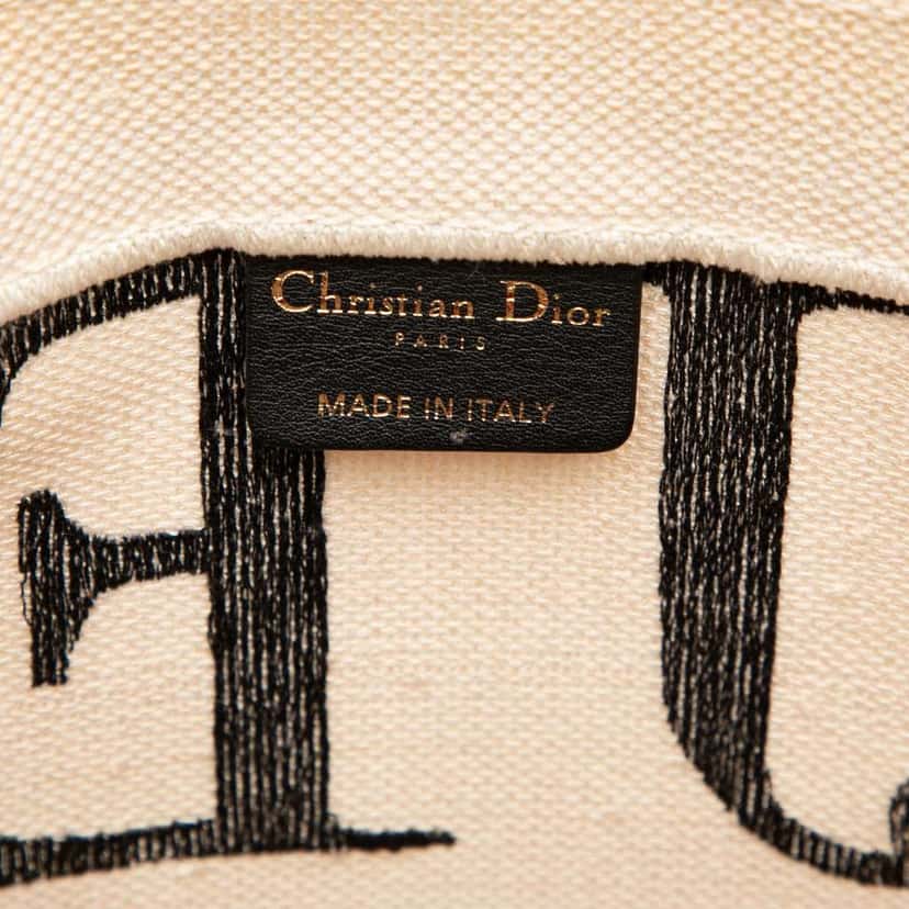 Dior DiorAmour Large Embroidered Canvas Je T aime Book Tote White Canvas Good condition - Box View