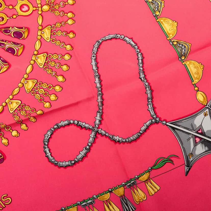 Hermès Parures des Sables Silk Scarf Pink Silk Good condition - Model View