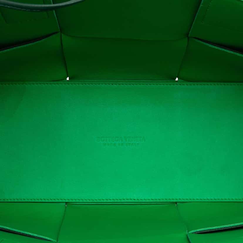 Bottega Veneta Small Nappa Maxi Intrecciato Arco Tote Green Leather Very good condition - Model View